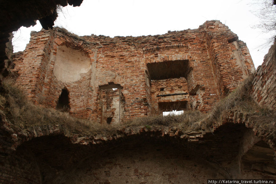Развалины резеденции рода Сапег Ружаны, Беларусь
