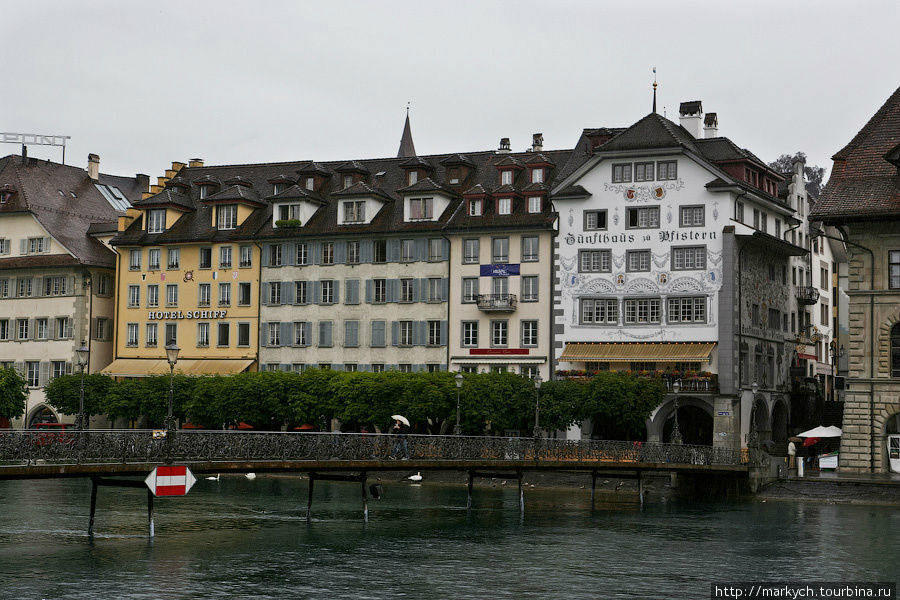 Мост Rathaussteg ведет к городской ратуше. Люцерн, Швейцария