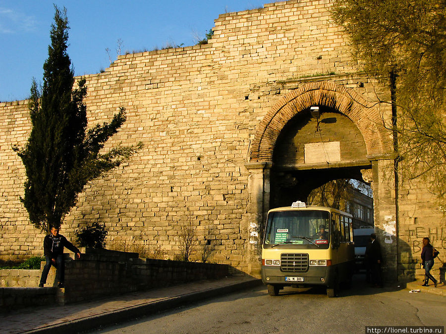 Автопешеходные ворота крепости Едикюле Турция