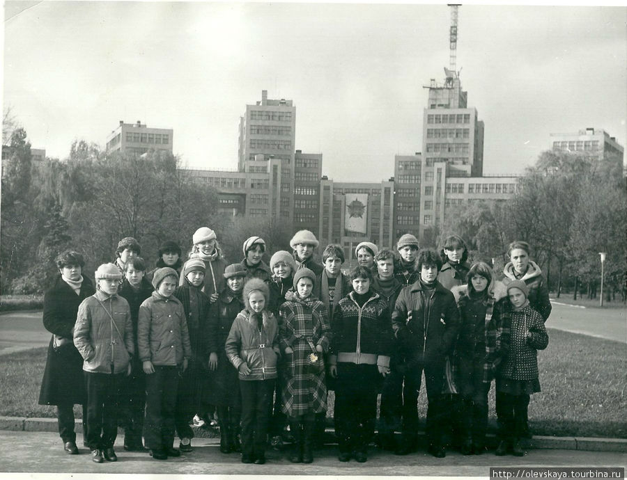 Руководителей легко вычислить по самым серьезным лицам. Впрочем, еще ничто не предвещало...