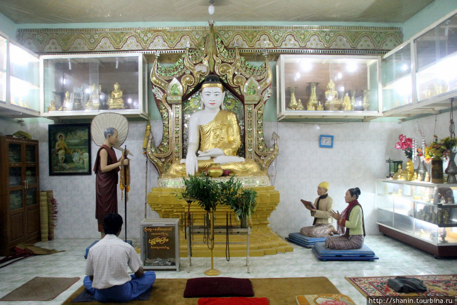 В одном из храмов пагоды Шве Сиен Кхин (не в главном) Монива, Мьянма