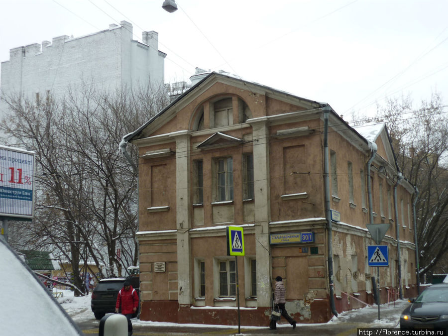 К сожалению, некоторые здания в ужасном виде, при этом старые и известные. Мемориальная доска гласит, что здесь в 1785-1793 годах жил художник Рокотов. Москва, Россия