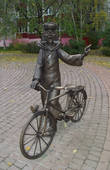 Недавно, в октябре 2011, композиция Трое из Простоквашино дополнилась почтальоном Печкиным с новеньким велосипедом (фото взято из недр интернета).