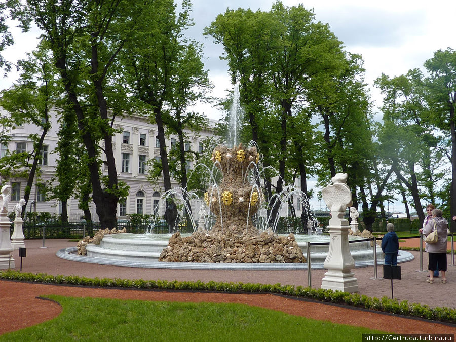 Коронный фонтан Санкт-Петербург, Россия