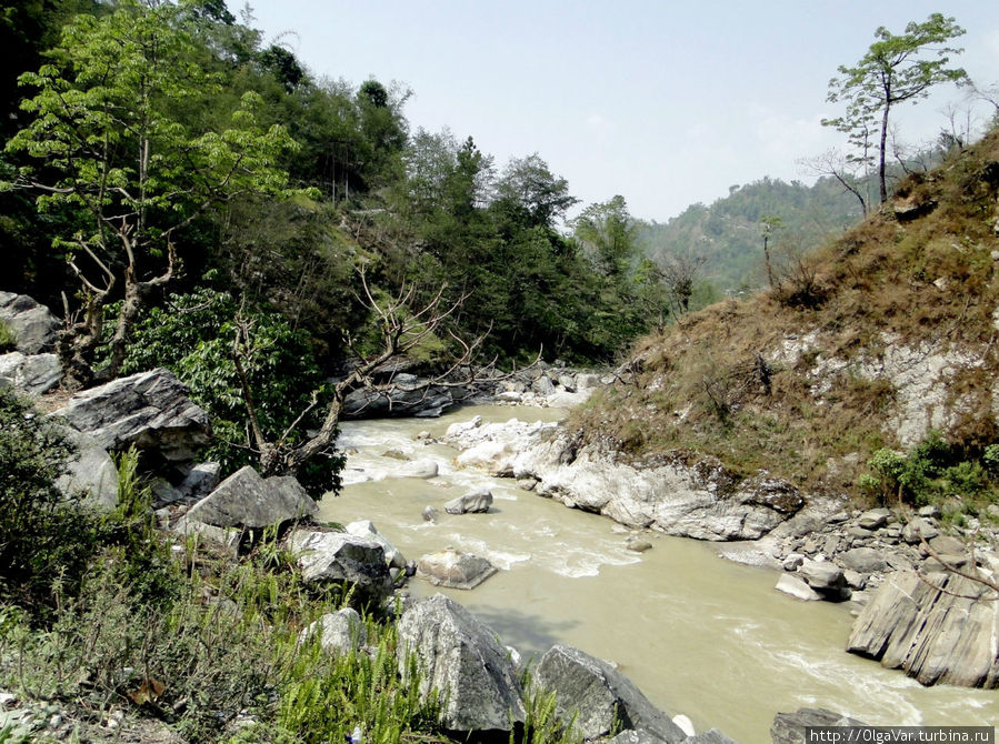 Поселок Наяпул раскинулся вдоль реки Моди-Кхола, сопровождавшей нас почти на всем нашем пути Наяпул, Непал