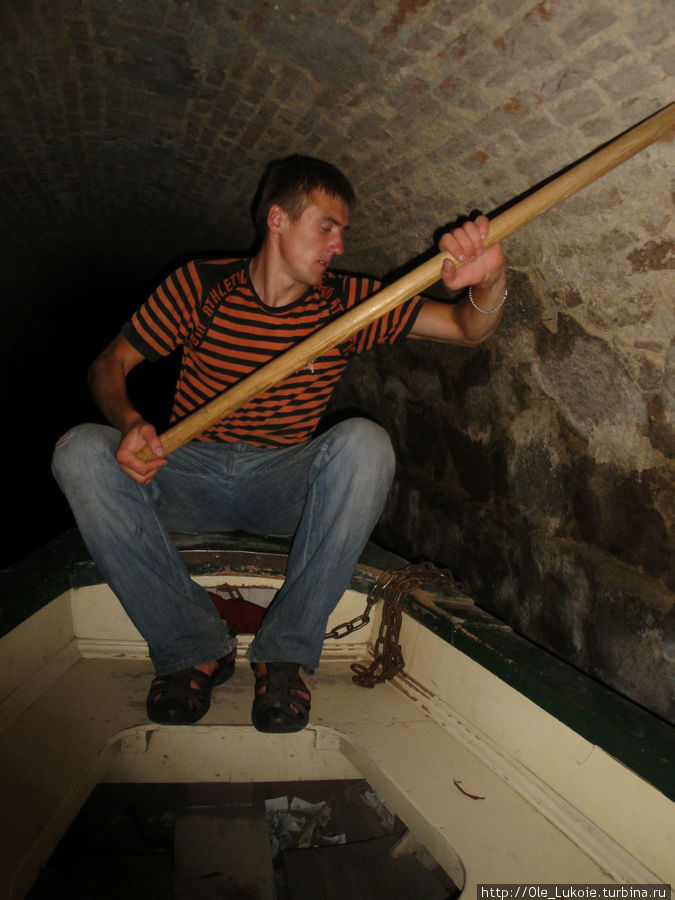 Вот так и катаемся — по тоннелю по подземной реке Ахеронт Умань, Украина