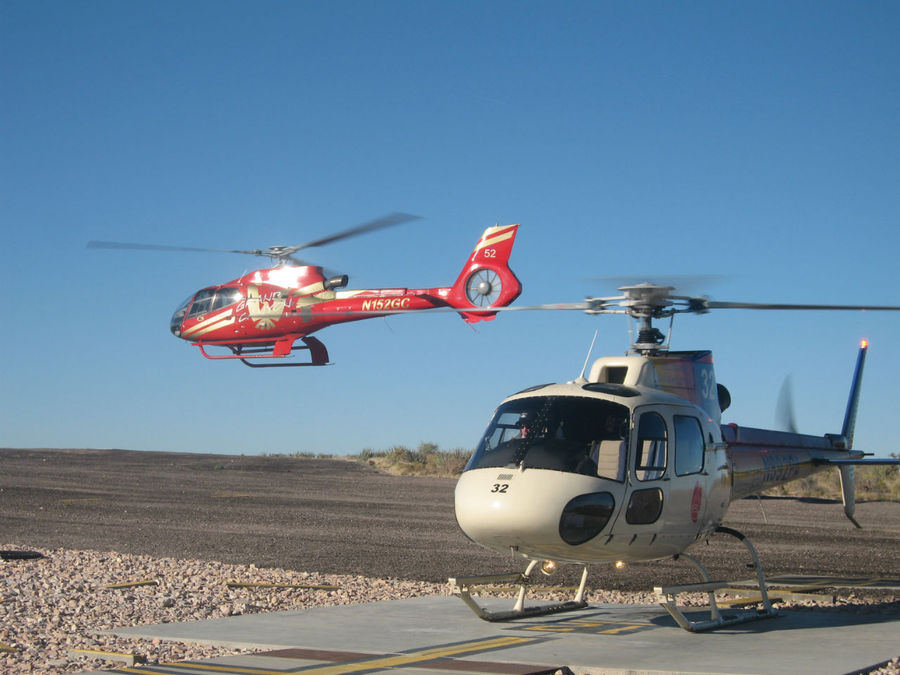 Вертолеты для спуска к реке Колорадо