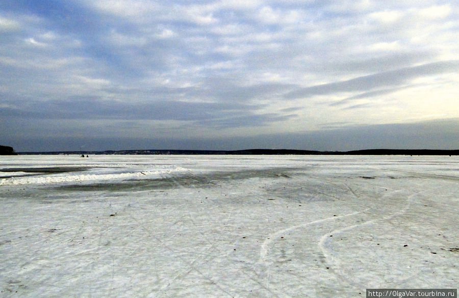 Озеро Шарташ. Зимой оно выглядит как безжизненная бело-голубая пустыня Екатеринбург, Россия