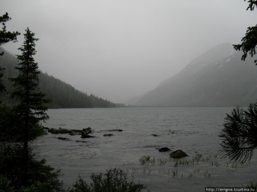 Таинственное Мультинское озеро в одиночестве под шум дождя ... Республика Алтай, Россия