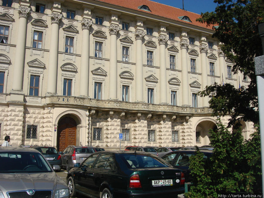 Один из дворцов, занятый чиновниками Прага, Чехия