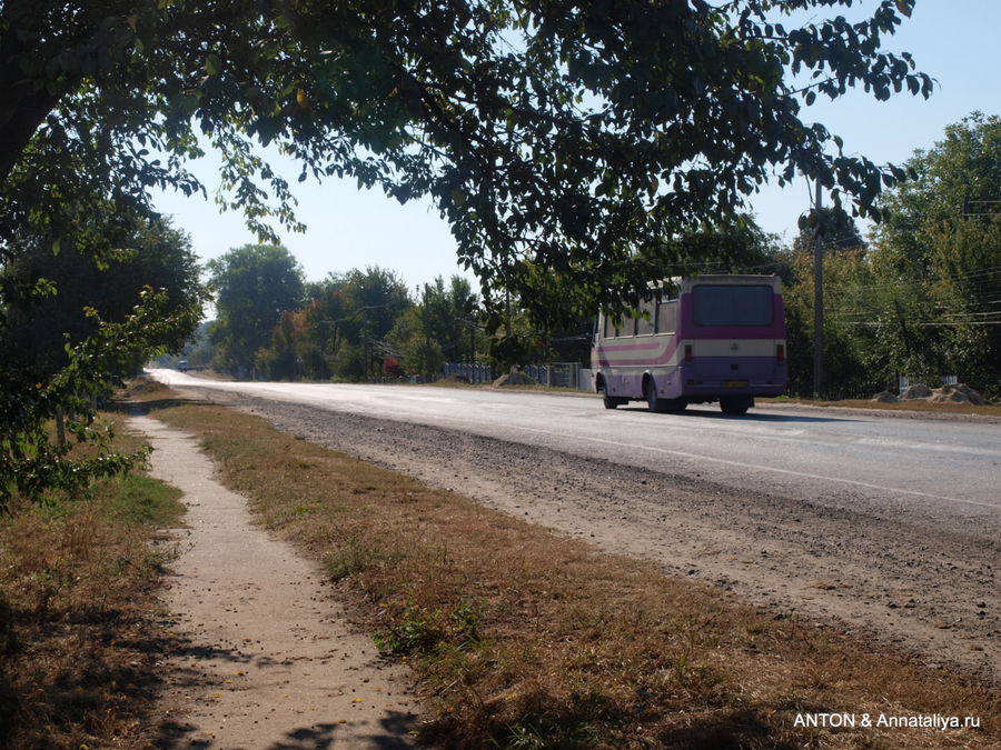 Новоукраинка вытянута вдоль шоссе. Новоукраинка, Украина