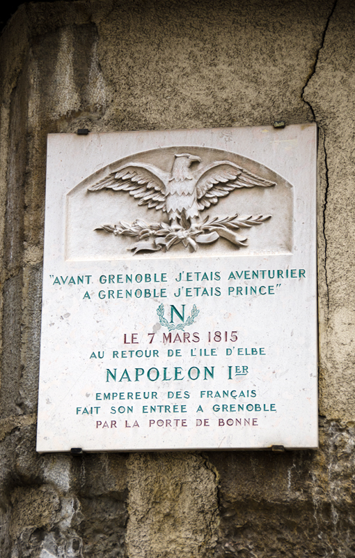 Табличка, сообщающая о том, что здесь был Наполеон Гренобль, Франция