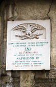 Табличка, сообщающая о том, что здесь был Наполеон