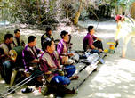 Нередко на туристических объектах Камбоджи можно увидеть музыкантов, большинство из которых являются инвалидами