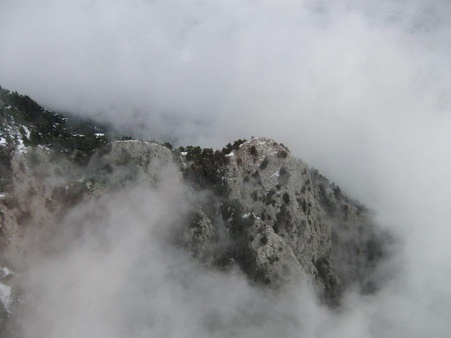 во время подъёма на вершину часть пути проходит сквозь облака Средиземноморский регион, Турция