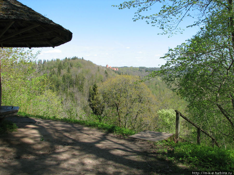 Смотровая площадка рядом с Кримулдским замком Сигулда, Латвия