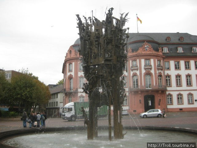 Карнавальный фонтан Майнца Майнц, Германия