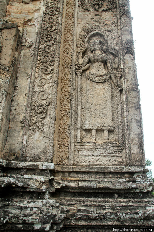 Пирамида с прангами — Бантей Самре Ангкор (столица государства кхмеров), Камбоджа