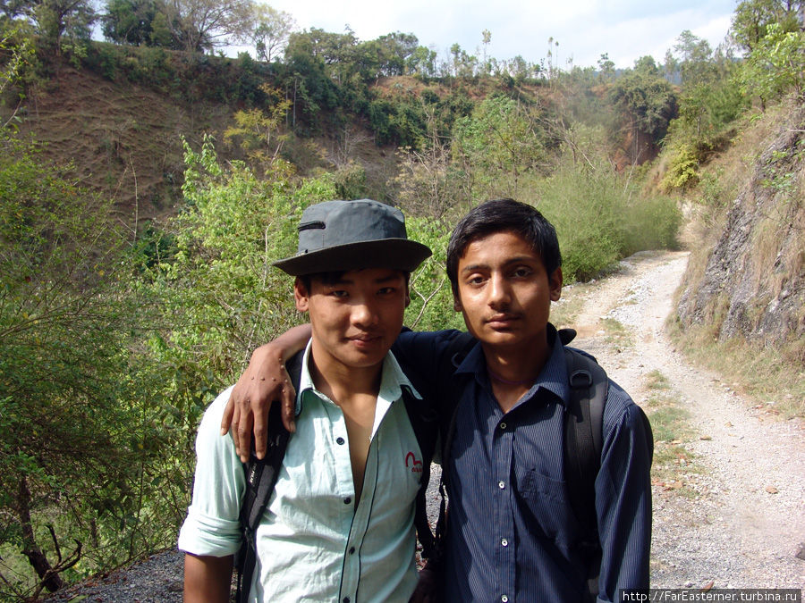 ребята из Артунги Тансен, Непал