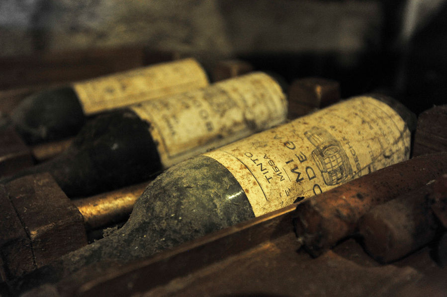 В погребах хранятся старые вина — неприкосновенный запас, который держат для особых случаев. Санта-Крус-де-Тенерифе, остров Тенерифе, Испания