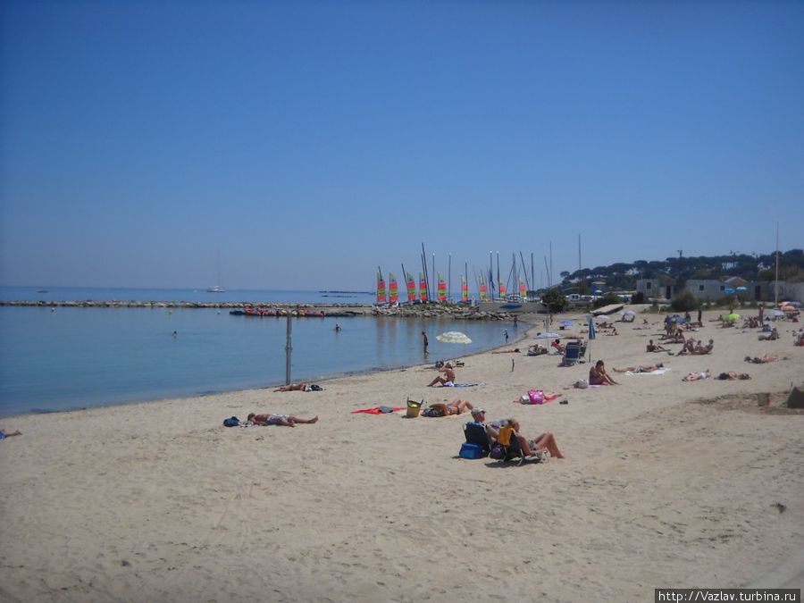 Пляж курорта Антиб, Франция