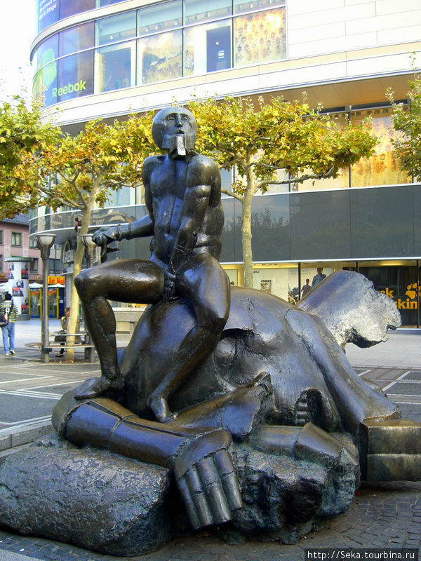Скульптура Давид и Голиаф Франкфурт-на-Майне, Германия