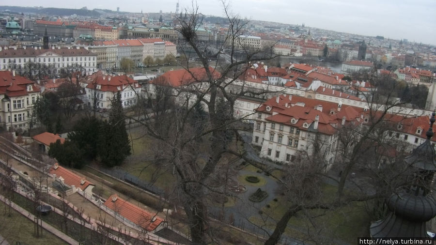 Вид со смотровой площадки в пражском граде Прага, Чехия