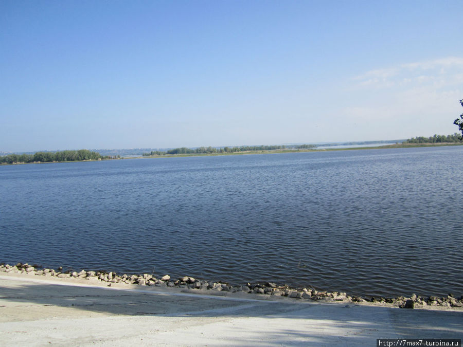 Вид на острова с набережной Энгельса. Саратов, Россия
