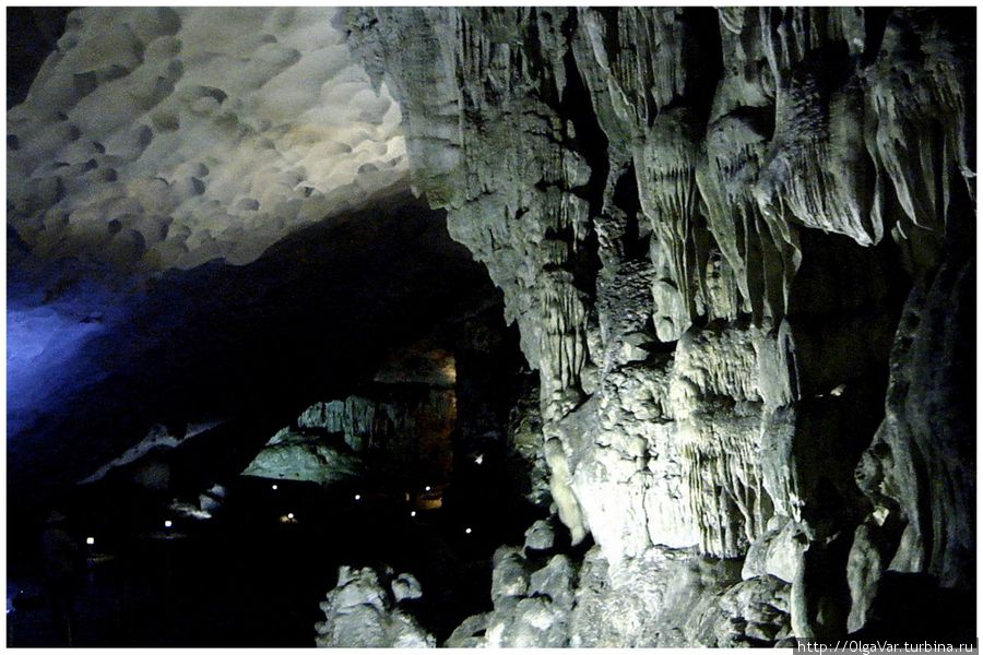 В  пещере Сюрпризов Халонг бухта, Вьетнам