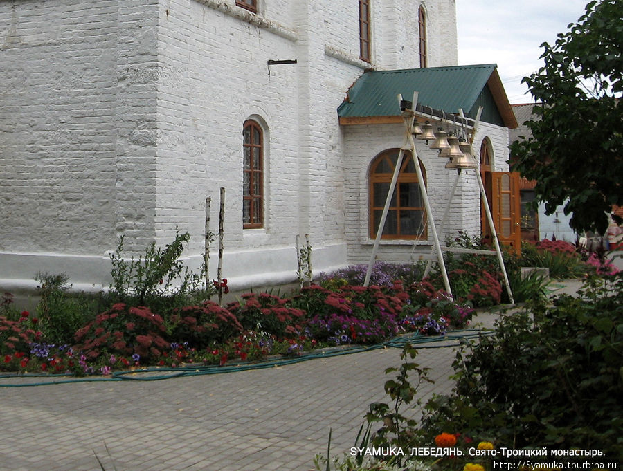 Фрагмент Троицкого собора со звонницей. . Лебедянь, Россия