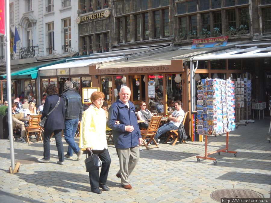 Кафешки и отдыхающие Антверпен, Бельгия