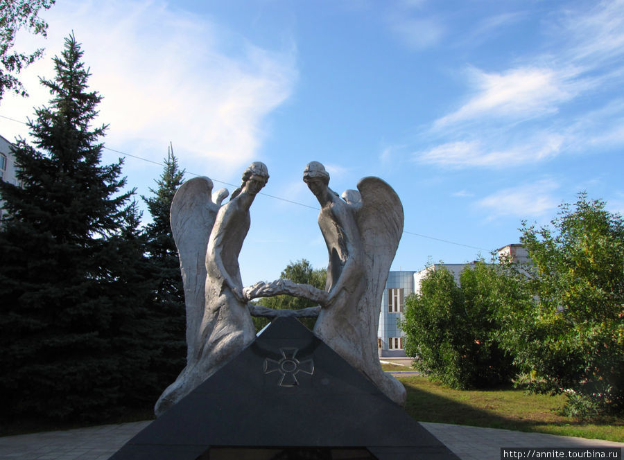 Памятник луховичанам, погибшим в локальных войнах и военных конфликтах. Луховицы, Россия