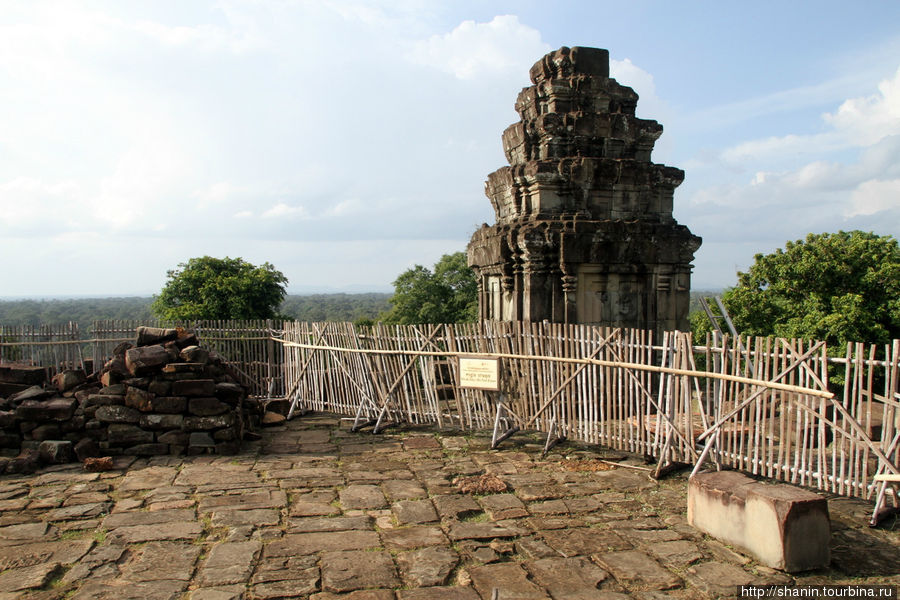Храм Шивы - Пхном Бакхенг Ангкор (столица государства кхмеров), Камбоджа