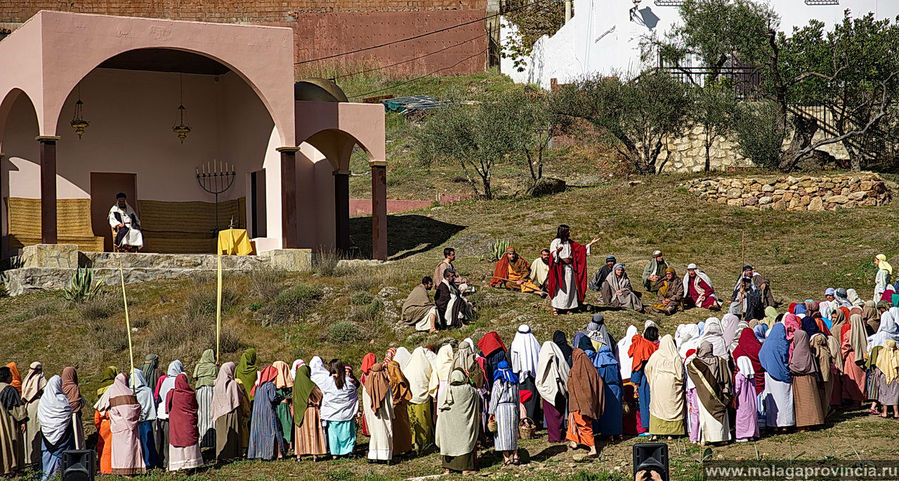 Страсти Христовы в прямом эфире в деревне Риогордо Малага, Испания