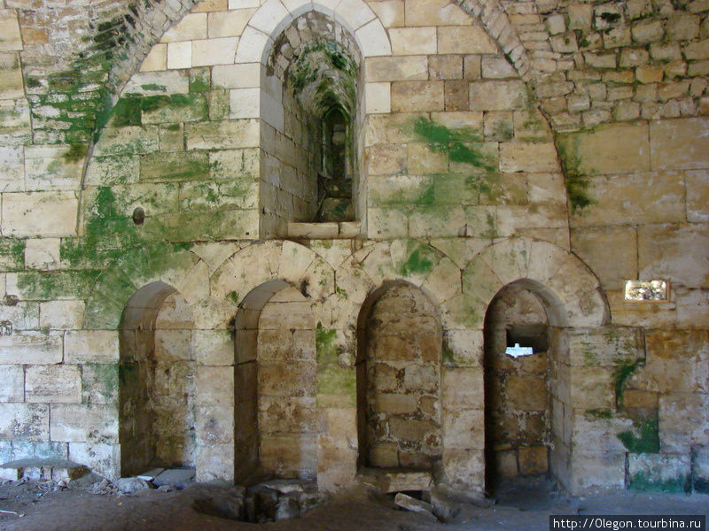 Средневековый туалет замка Хаваш, Сирия