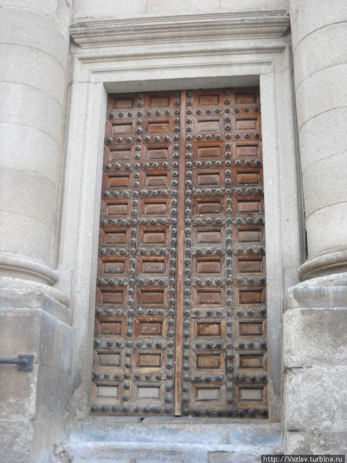 Врата Толедо, Испания