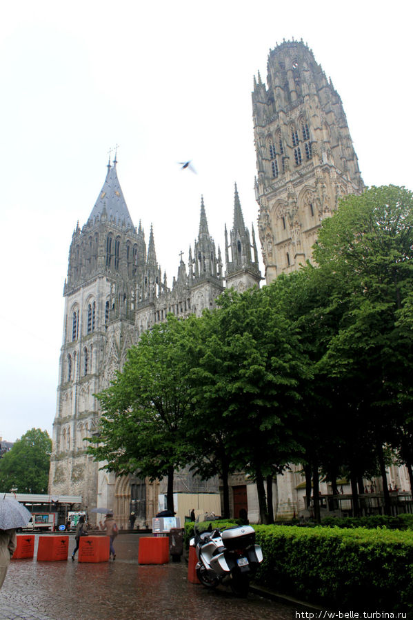 Руанский собор, портал и башня Сен-Ромен, любимый ракурс Моне. Руан, Франция