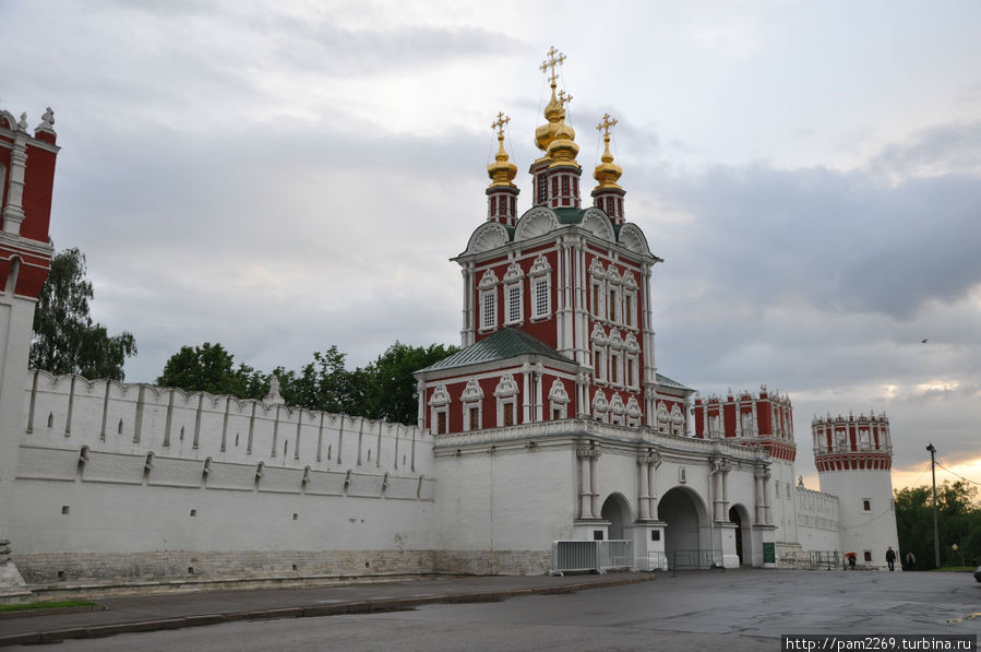 Главный вход в монастырь Москва, Россия