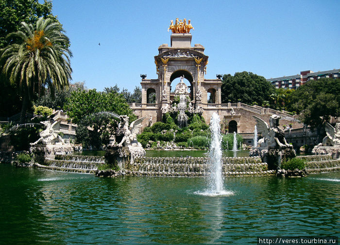 Cascada или Монументальный каскадный фонтан Барселона, Испания