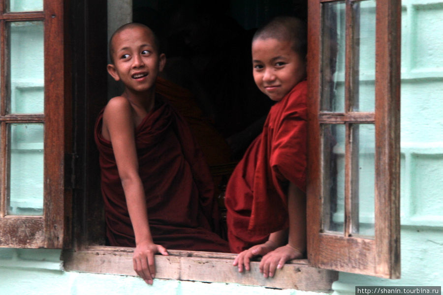 Школьники Ньяунг-Шве, Мьянма