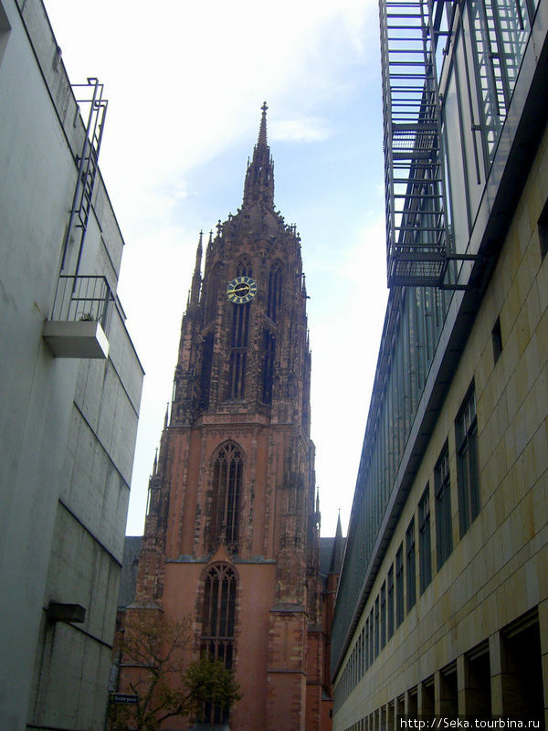 Башня Франкфуртского собора Франкфурт-на-Майне, Германия