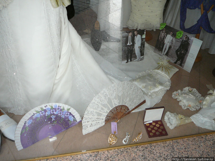 В свадебном магазинчике Бланеса Бланес, Испания