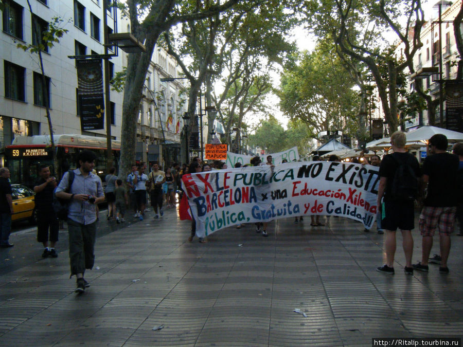 На Рамбла. Демонстрация  за независимость Барселоны. Барселона, Испания
