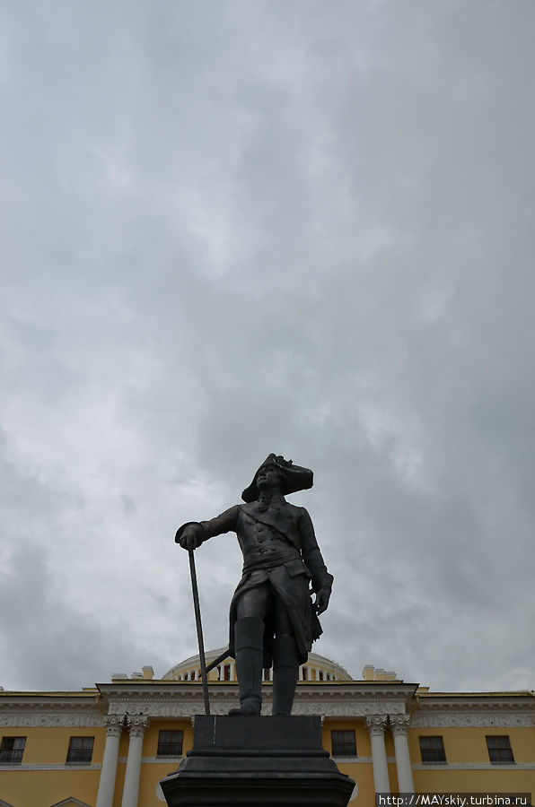 Памятник Павлу I в Павловске