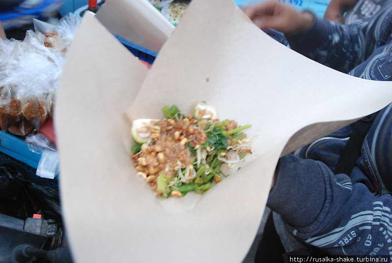Рис и букашки в бумажке Сайдмен, Индонезия