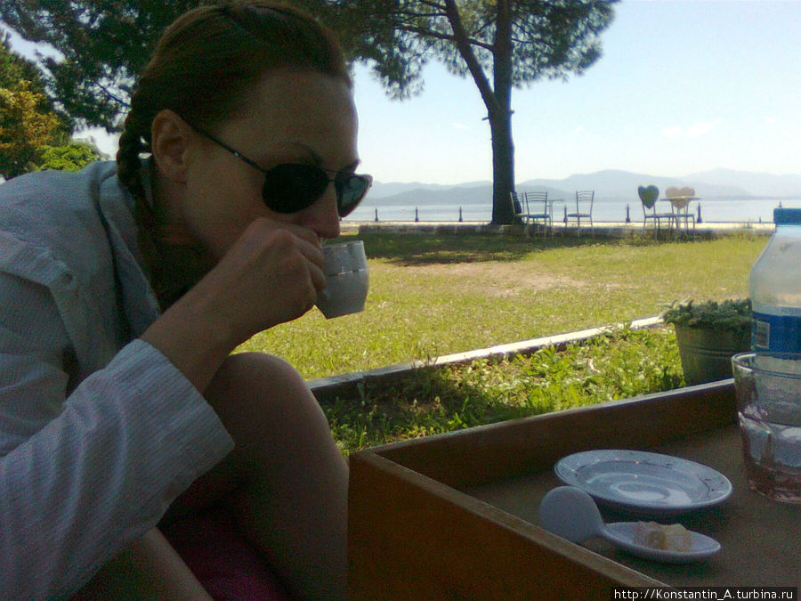 турецкий кофе у озера Кёйджегиз, Турция