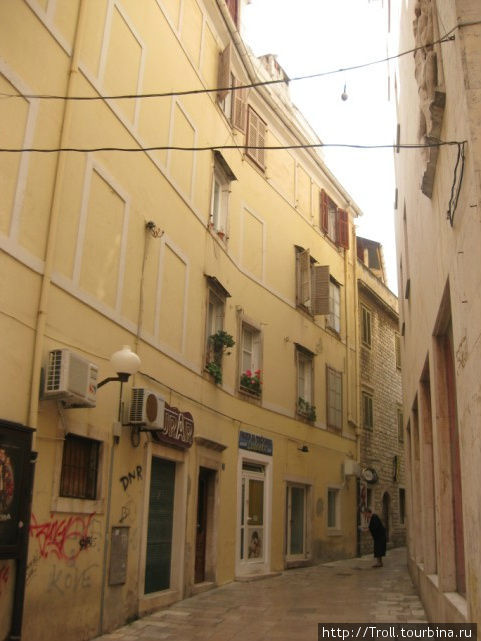 Очень итальянская улица — то ли Лукка, то ли Пиза с виду