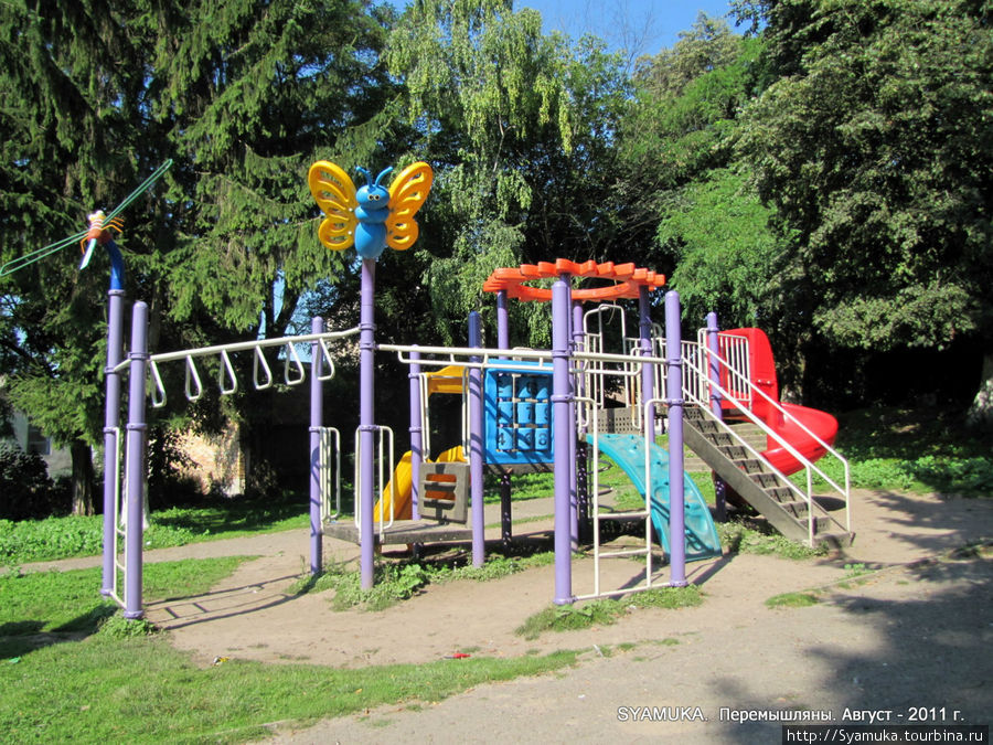 Детская площадка. Перемышляны, Украина