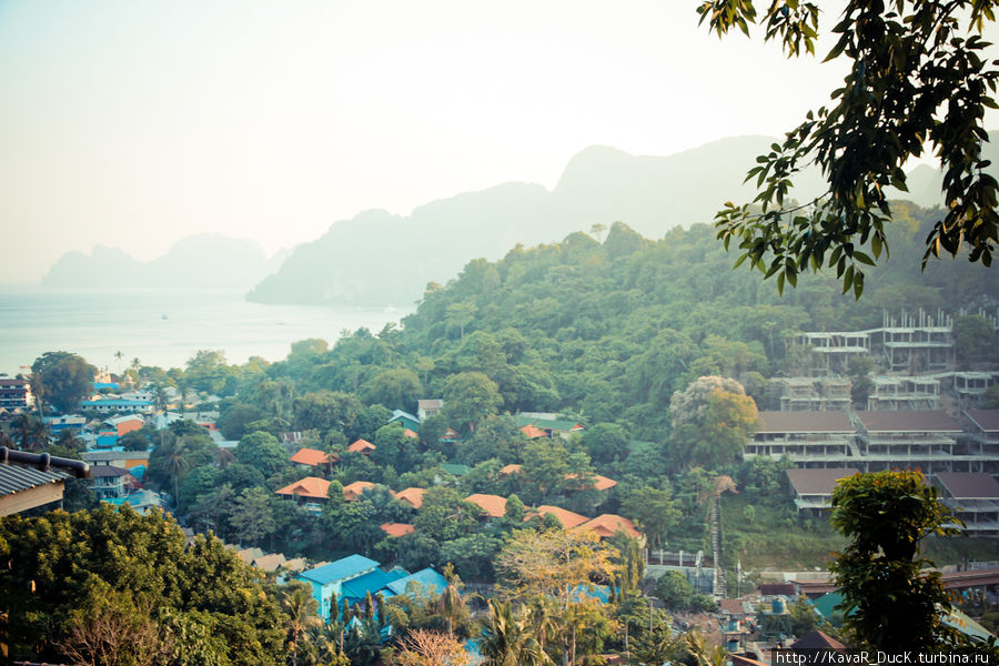 вид со смотровой площадки Пхи Пхи Дон-а Острова Пхи-Пхи, Таиланд