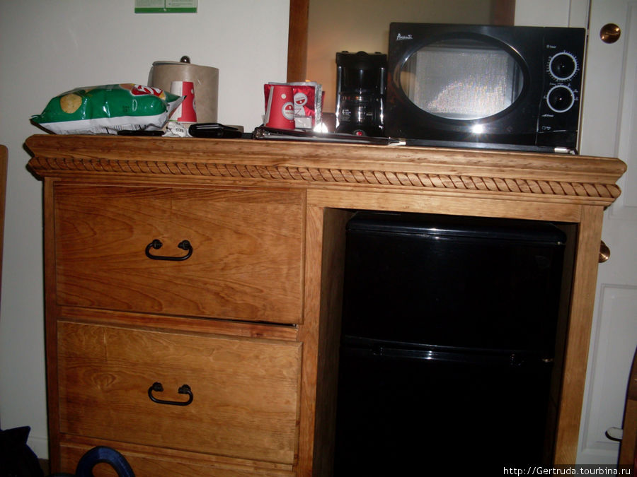 Мини холодильник, миковолновка и кофеварка. Биг-Бенд Национальный Парк, CША